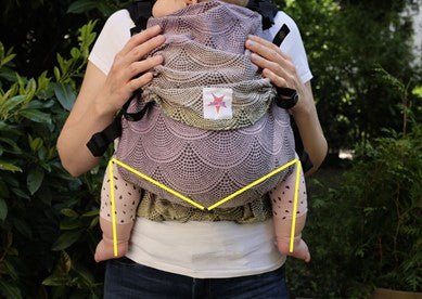 Anhock-Spreiz-Haltung: Warum sie beim Tragen deines Babys wichtig ist - KOKADI